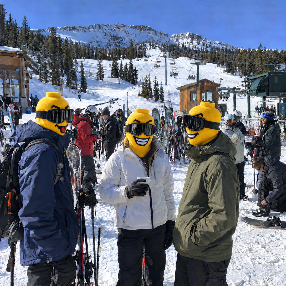 Skier wearing the Rooog ski mask